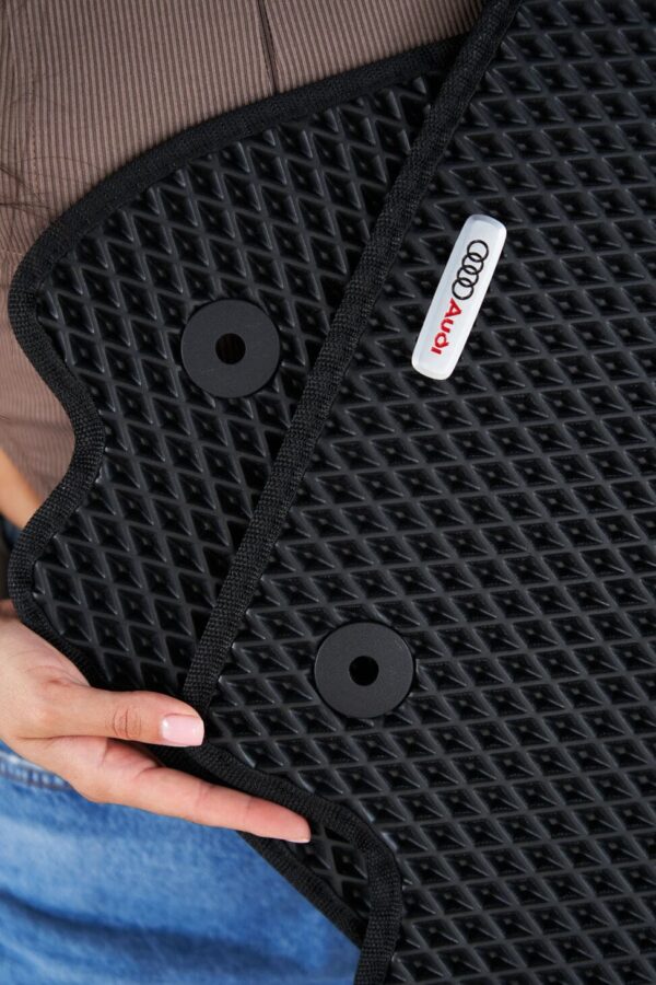 Логотип авто металевий. Шильдик